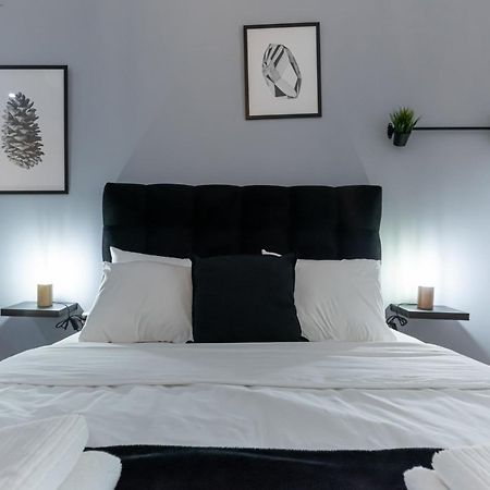 Apartmán Couple Getaway With Queen Bed Atény Exteriér fotografie
